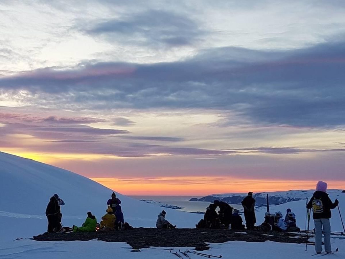 Vi koser oss med bål underveis i skirennet