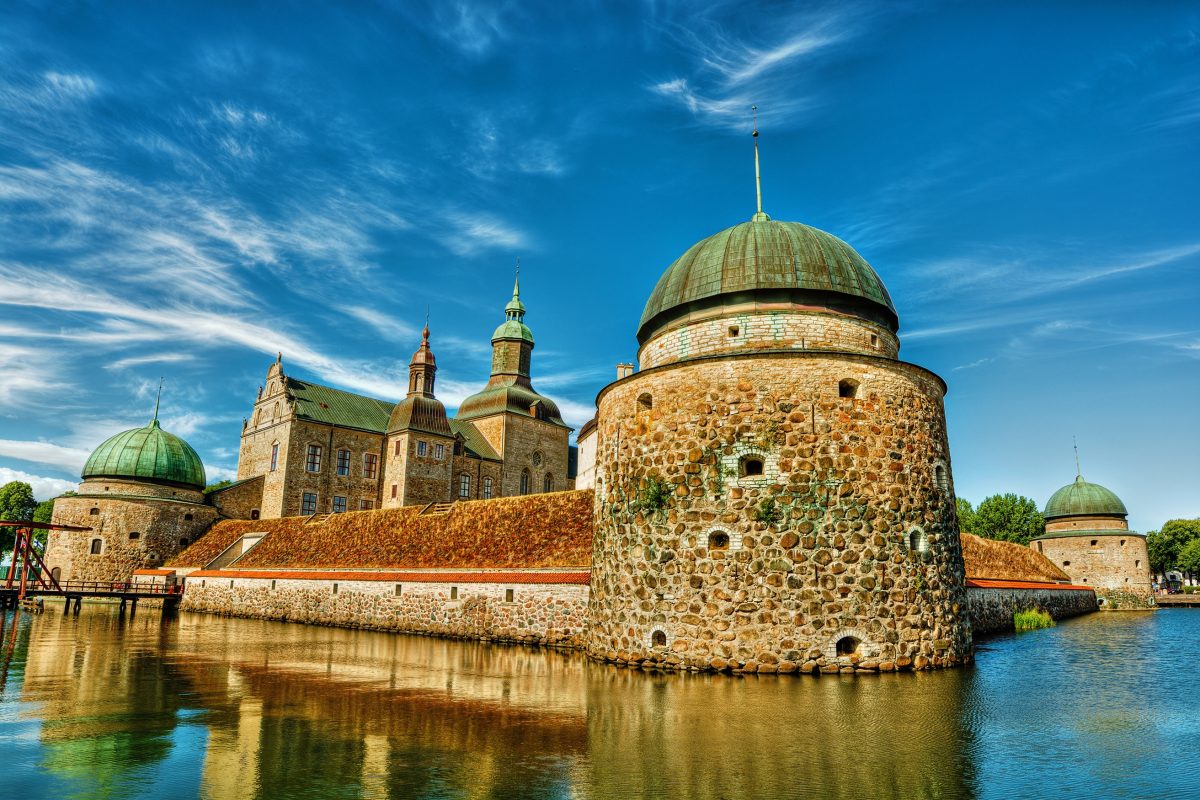 Vadstena slott er et vakkert skue anlagt på en slags kunstig øy med brede kanaler rundt